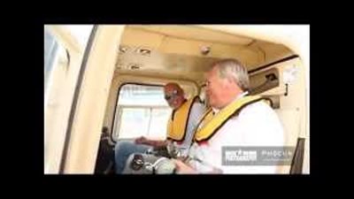 بالفيديو.. شاب يطلب الزواج من صديقته على متن مروحية في سماء دبي