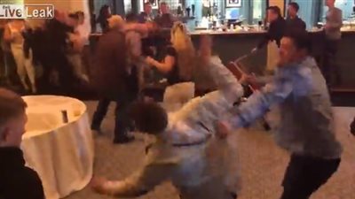 حفل زفاف يتحول إلى شجار عنيف بين المعازيم (فيديو)