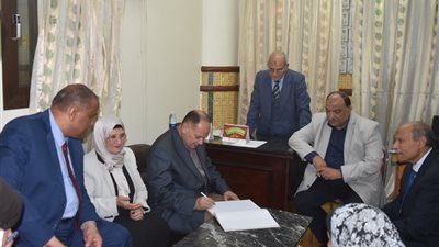 محافظ الفيوم يحتفل بالمولد النبوي مع نزلاء بدار مسنين (فيديو وصور)