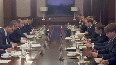وزير الصناعة يبحث مع نظيره الروسي تعزيز الشراكة الإستراتيجية بين البلدين