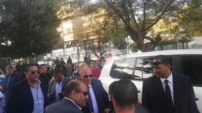 وزير العدل السابق يدلي بصوته في انتخابات الصيد وسط حراسة مشددة