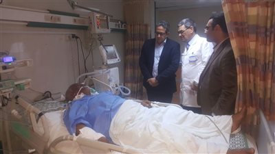 وزير الآثار يزور مصابي مسجد الروضة