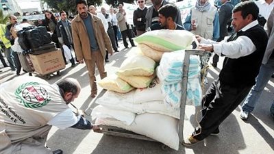 إدخال 10 أطنان مواد إغاثية من فرنسا إلى قطاع غزة
