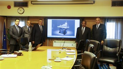 «تحديث الصناعة» يشهد توقيع عقد بيع 5 ماكينات لتقطيع الجلود