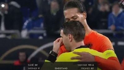 الكشف عن سبب بكاء حكم مباراة ألمانيا وهولندا