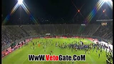 الجماهير تقتحم الملعب بعد تتويج مازيمبي بطلا للكونفدرالية (فيديو)