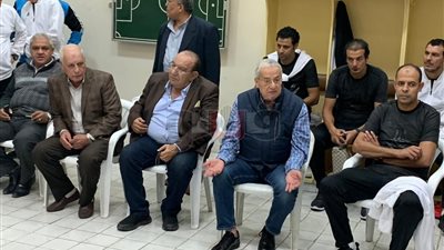 محسن صلاح وعادل فتحي يهنئان لاعبي المقاولون بالفوز على الجونة (صور)