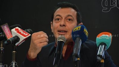 مصطفى شعبان يروي موقفا مؤثرا مع نور الشريف خلال مسلسل عائلة الحاج متولي| فيديو