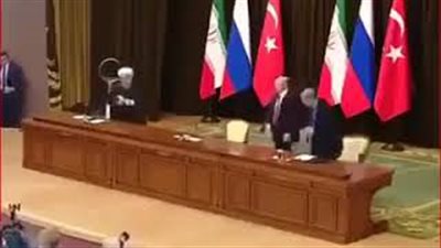 نشطاء يحتفون بإسقاط بوتين كرسي أردوغان (فيديو)