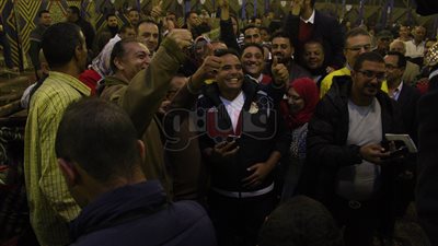 أنصار أسامة أبوزيد يحتفلون قبل إعلان نتيجة نادي الشمس (فيديو وصور)