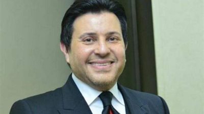 هاني شاكر يغني لطلاب جامعة القاهرة على مسرح القبة.. غدا