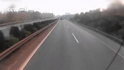 بالفيديو.. حادث سيارة «بورش» يكشف عن «شحنة مخدرات»