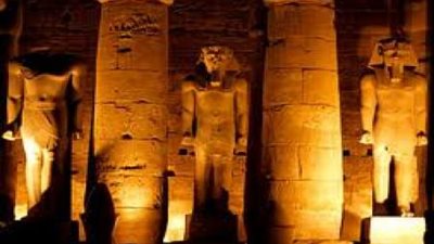 آمون وإخناتون في عرض الصوت والضوء بالكرنك