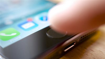 بالصوت.. محكمة أمريكية تسمح لمستخدمي آي فون بمقاضاة أبل