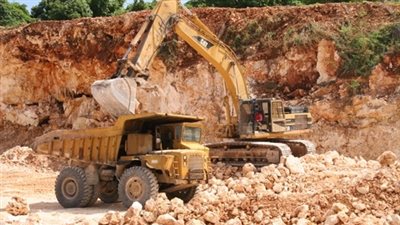 نقابة عمال المناجم تؤكد عدم قانونية إبرام عقود عمل جديدة