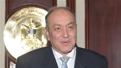 وزير الطيران: خطة بمطارات الدولة لترشيد استخدام الطاقة