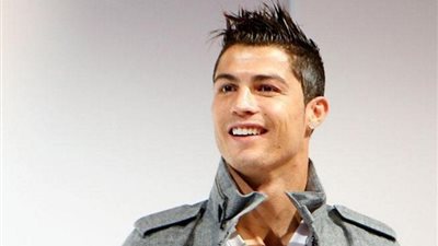 رئيس وزراء إسبانيا يطالب بمنح «رونالدو» الكرة الذهبية