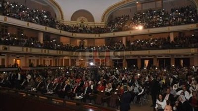 أمسية غنائية لهاني شاكر برحاب جامعة القاهرة (فيديو)