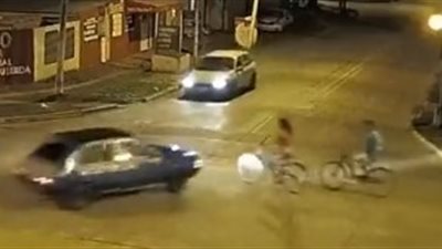 رد فعل شاب دهس سائق سيارة صديقته (فيديو)