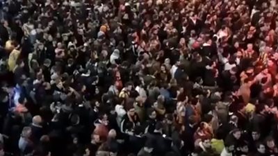 أجواء مشتعلة من جمهور فالنسيا قبل مواجهة برشلونة (فيديو)