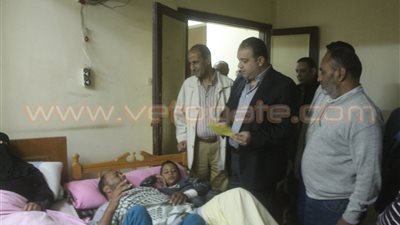 بالفيديو والصور..علاج أحد مصابي انهيار عقاري الفيوم على نفقة الدولة