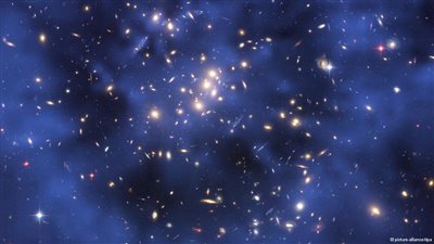 تأجيل محاكمة قاضيين لظهورهما في اعتصام 