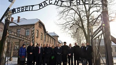 بالفيديو والصور.. أعضاء الكنيست الإسرائيلي يحتفلون بذكرى 