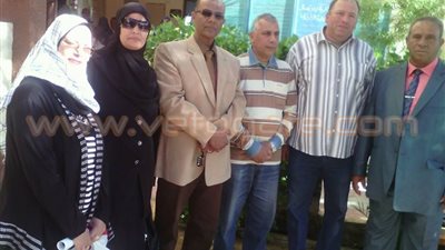 بالصور.. «تعليم الوادي الجديد» تكرم مدرسة رفضت الحصول على إجازة وضع