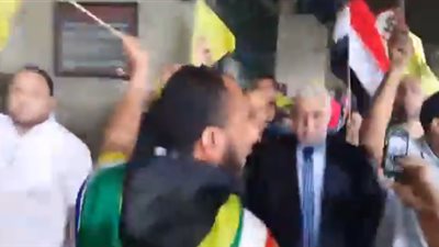 بالفيديو.. أمين الإخوان الهارب يصل جوهانسبرج