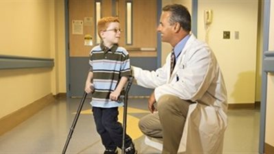 أستاذ مخ وأعصاب: توفير العلاج لمرضى التصلب المتعدد على نفقة الدولة