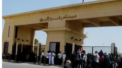 عبور 8 مرحلين فلسطينيين إلى قطاع غزة