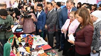 وزير الاتصالات: يؤكد ضرورة خلق بيئة تشاركية تعاونية بحاضنات الأعمال