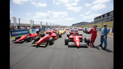 بالصور.. 140 سيارة فيراري تقتحم مضمار سباق 