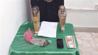 ضبط مزارع أثناء تنقيبه عن الآثار وبحوزته تمثالين في الإسماعيلية