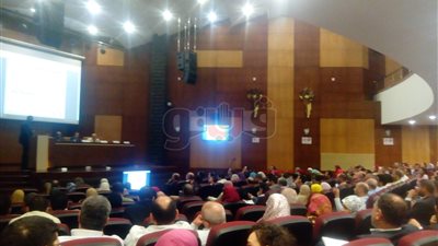 «تجارية القاهرة» تستعرض آليات التعامل مع الضرائب (صور)