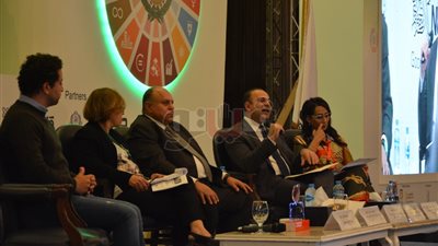 جلسة حوارية عن آفاق التنمية «رؤية مصرية» بالجامعة العربية: القاهرة رائدة بإستراتيجية التنمية المستدامة.. لن تتقدم دولة دون تعاون الحكومة والقطاع الخاص.. وموقع مصر يسمح لها بالاستفادة من الطا