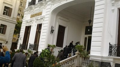 بالصور .. رئيس الوزراء يصل «الصحة» مترجلًا لبحث خطة الوزارة بالبرلمان