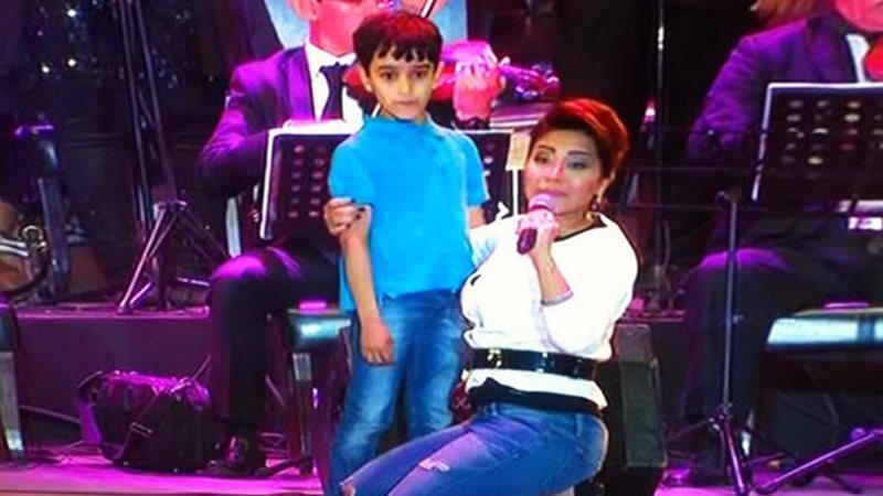 الفنانة شيرين بمهرجان