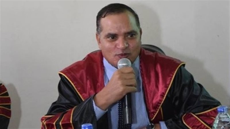  الدكتور أحمد عزيز