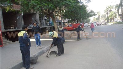 بالصور.. «نظافة الجيزة» ترفع كفاءة شارع الهرم