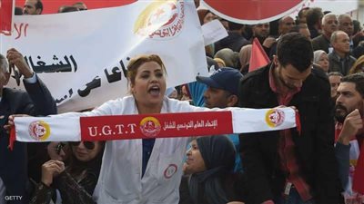 الآلاف يتظاهرون في تونس للمطالبة برحيل حكومة الشاهد