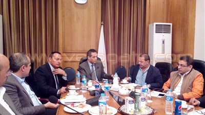 بالصور.. أبو المكارم: ارتفاع قيمة الجنيه أمام الدولار 20 قرشًا «خطوة جيدة»