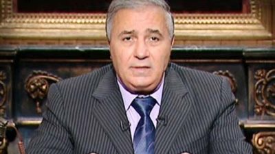 فاروق جويدة يستنكر إقامة مقابر متعددة الطوابق في الدقهلية