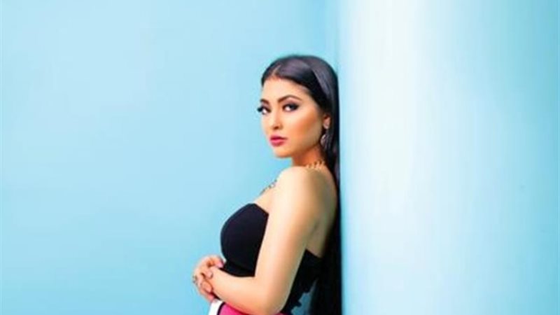 الفنانة الشابة مي
