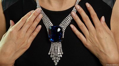 «حسناء آسيا الزرقاء» تسجل رقمًا قياسيًا لبيع الياقوت بـ 17 مليون دولار