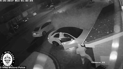 طريقة جديدة لسرقة السيارات (فيديو وصور)