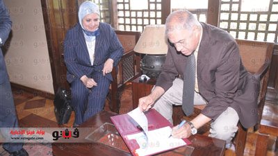 بالصور.. محافظ القاهرة يعتمد نتيجة امتحانات الشهادة الابتدائية