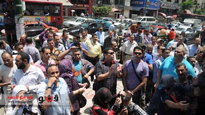 بالصور..موظفو