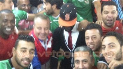 بالصور.. الجهاز الفني ولاعبو «الإنتاج» يحتفلون بعيد ميلاد «بيتر إيبي»