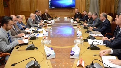 «العصار» يناقش التعاون مع شركة صينية في مجال تصنيع إطارات السيارات